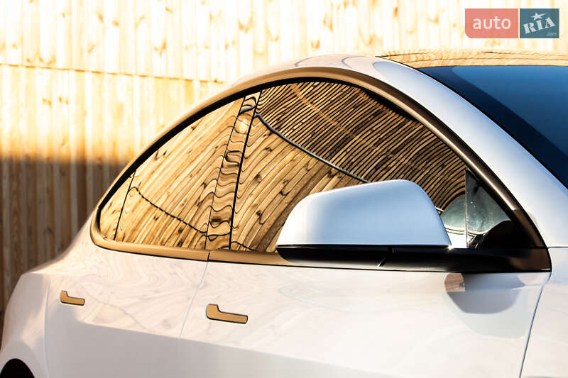 Седан Tesla Model 3 2022 в Львові