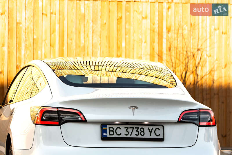 Седан Tesla Model 3 2022 в Львові