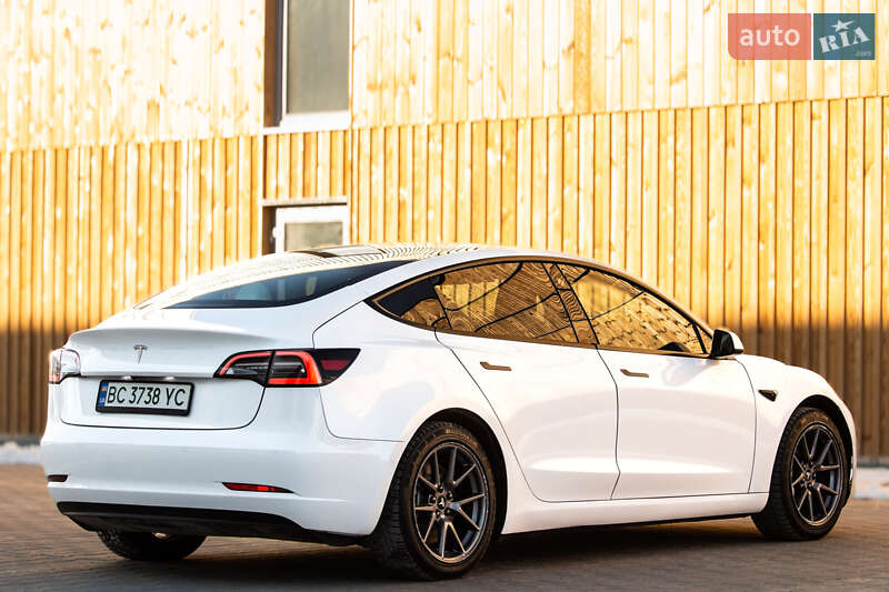 Седан Tesla Model 3 2022 в Львові