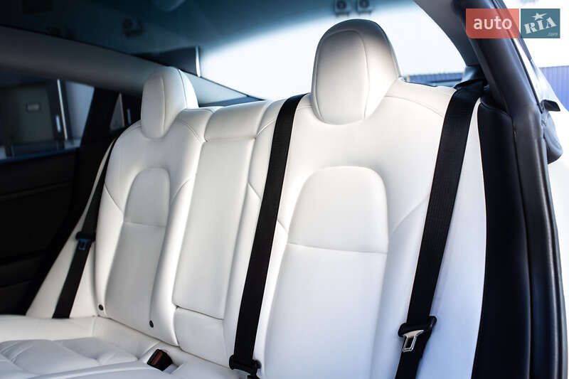 Седан Tesla Model 3 2022 в Львові