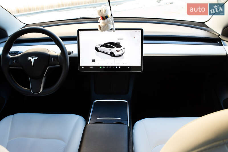 Седан Tesla Model 3 2022 в Львові
