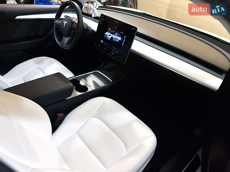 Седан Tesla Model 3 2022 в Львові