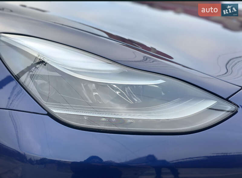 Седан Tesla Model 3 2022 в Днепре