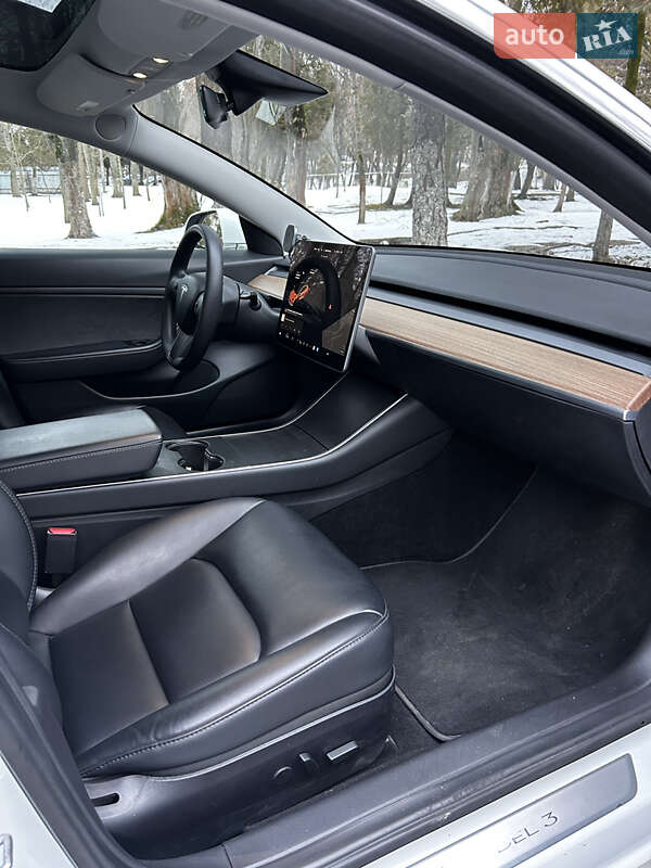 Седан Tesla Model 3 2020 в Львове фото 11 Седан Tesla Model 3 2020 в Львове