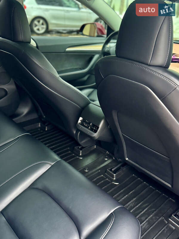 Седан Tesla Model 3 2022 в Кременчуге