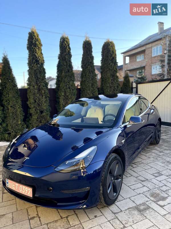 Седан Tesla Model 3 2018 в Львове
