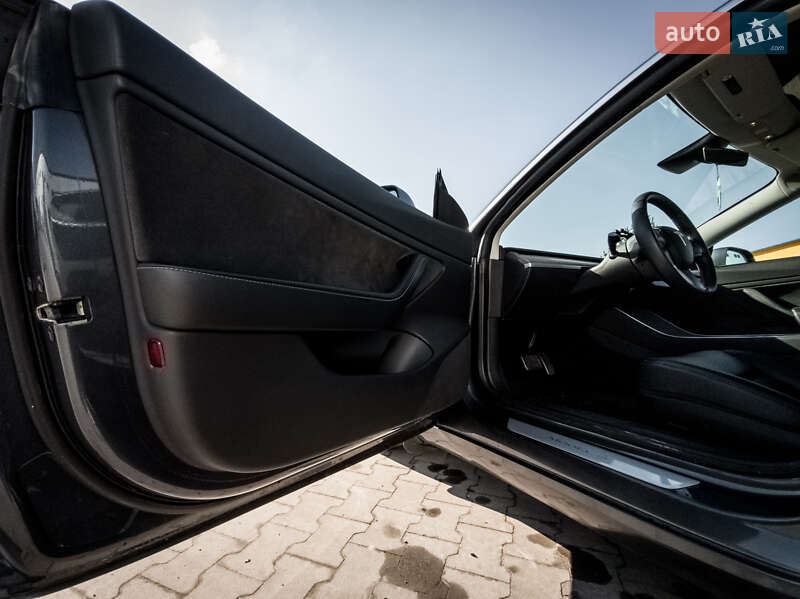 Седан Tesla Model 3 2019 в Львові фото 11 Седан Tesla Model 3 2019 в Львові