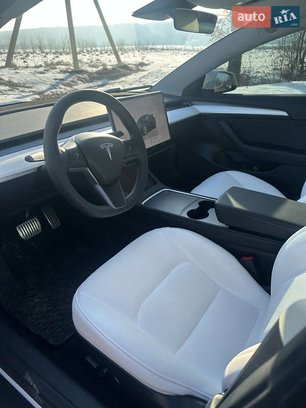 Седан Tesla Model 3 2022 в Ивано-Франковске