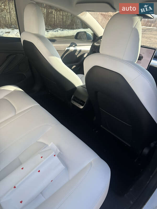 Седан Tesla Model 3 2022 в Ивано-Франковске