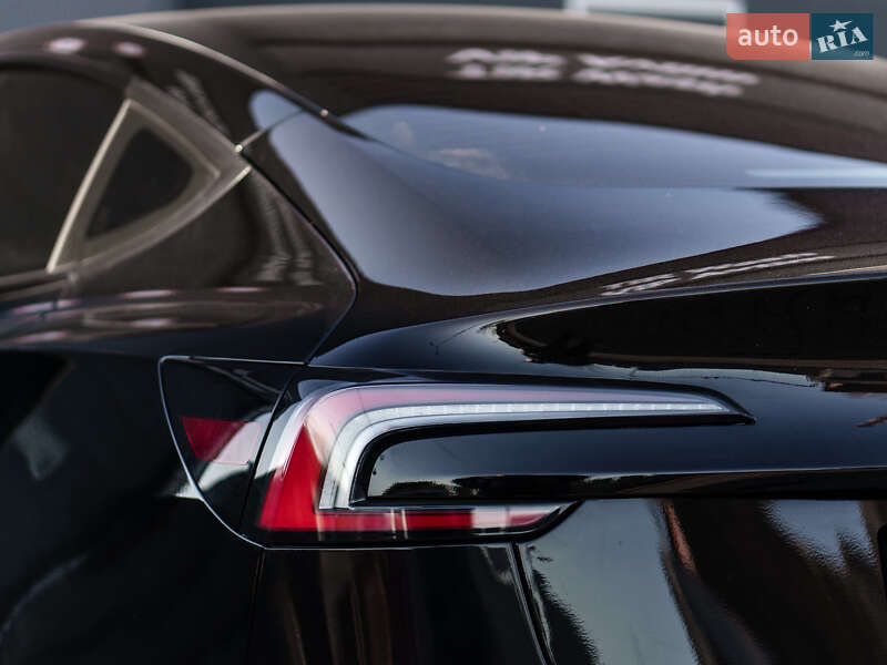 Седан Tesla Model 3 2025 в Ужгороде