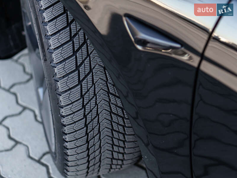 Седан Tesla Model 3 2025 в Ужгороде