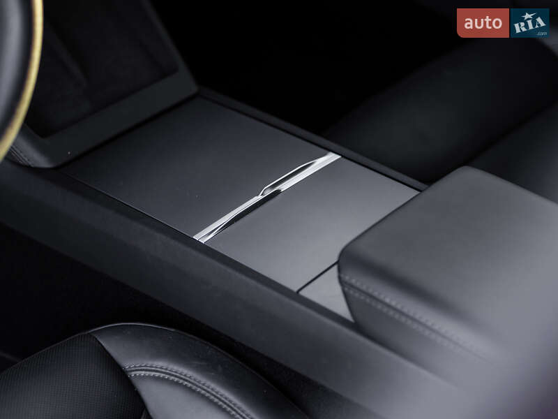 Седан Tesla Model 3 2025 в Ужгороде