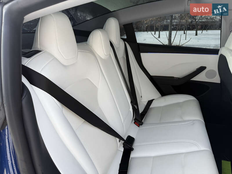 Седан Tesla Model 3 2023 в Киеве