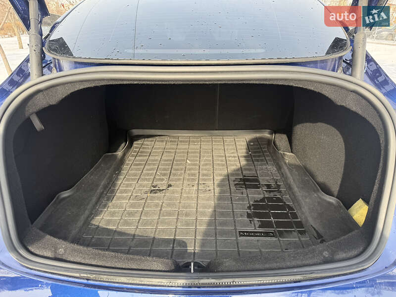 Седан Tesla Model 3 2023 в Киеве