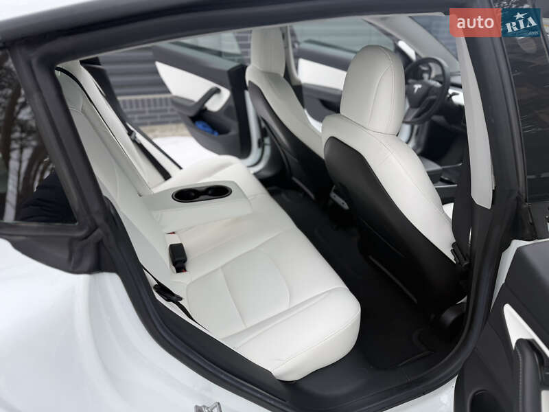 Седан Tesla Model 3 2019 в Виннице