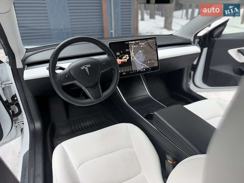 Седан Tesla Model 3 2019 в Виннице