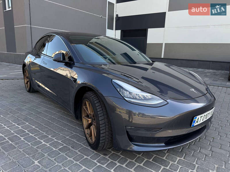 Седан Tesla Model 3 2019 в Івано-Франківську