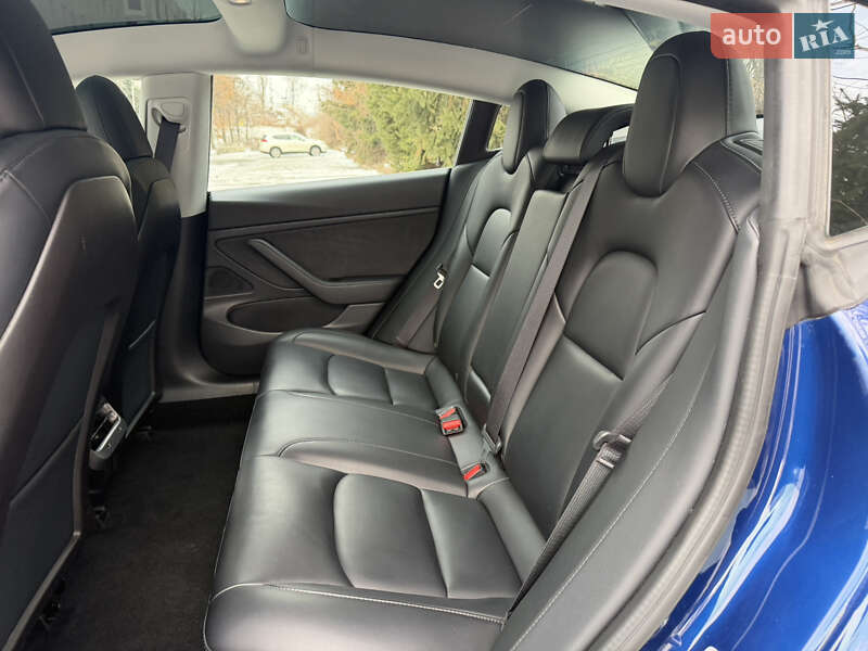 Седан Tesla Model 3 2019 в Києві