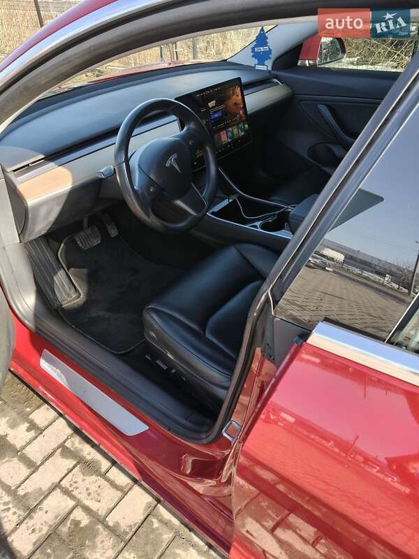 Седан Tesla Model 3 2018 в Луцьку