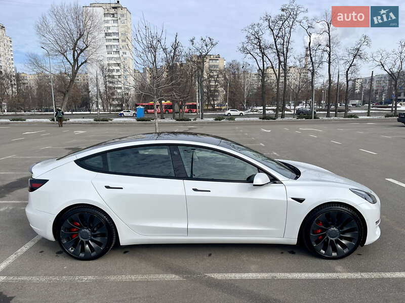 Седан Tesla Model 3 2021 в Киеве