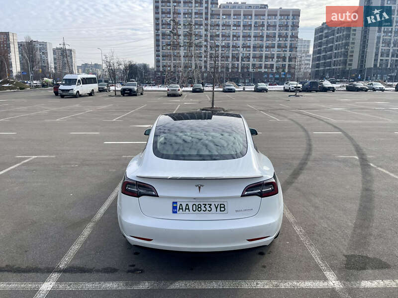Седан Tesla Model 3 2021 в Киеве