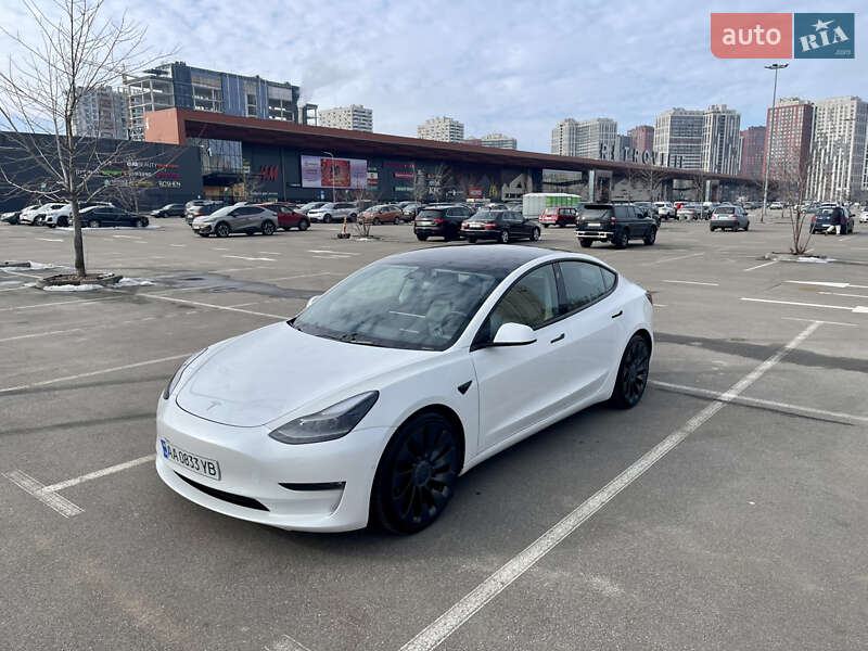 Седан Tesla Model 3 2021 в Киеве