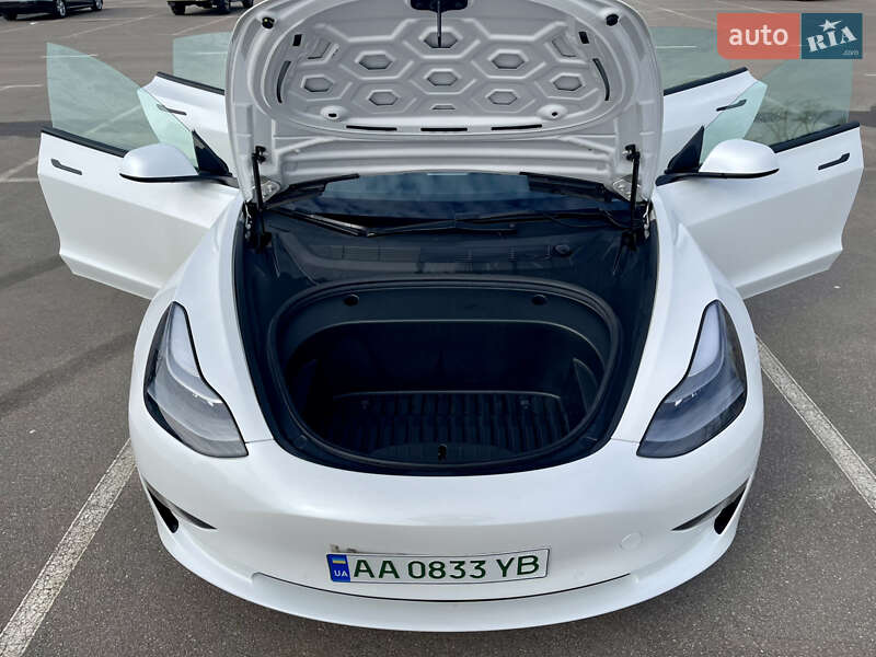 Седан Tesla Model 3 2021 в Киеве