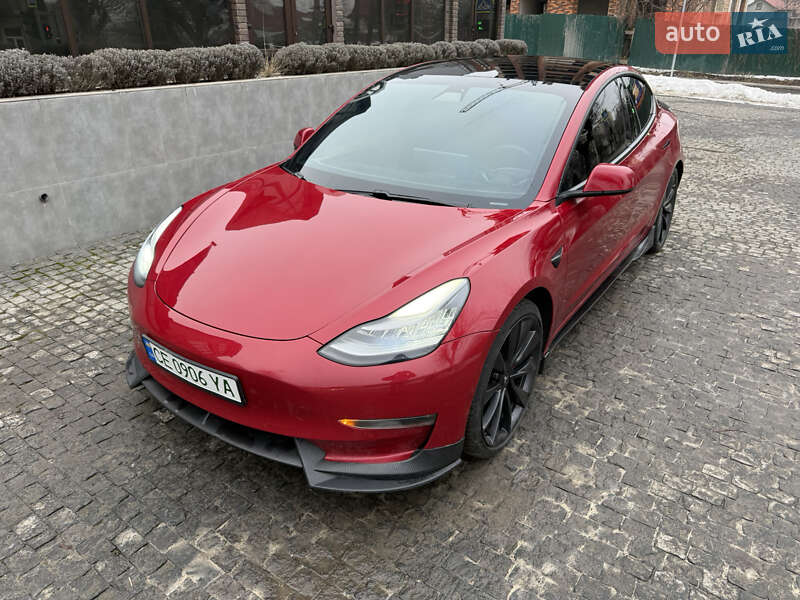 Седан Tesla Model 3 2020 в Чернівцях