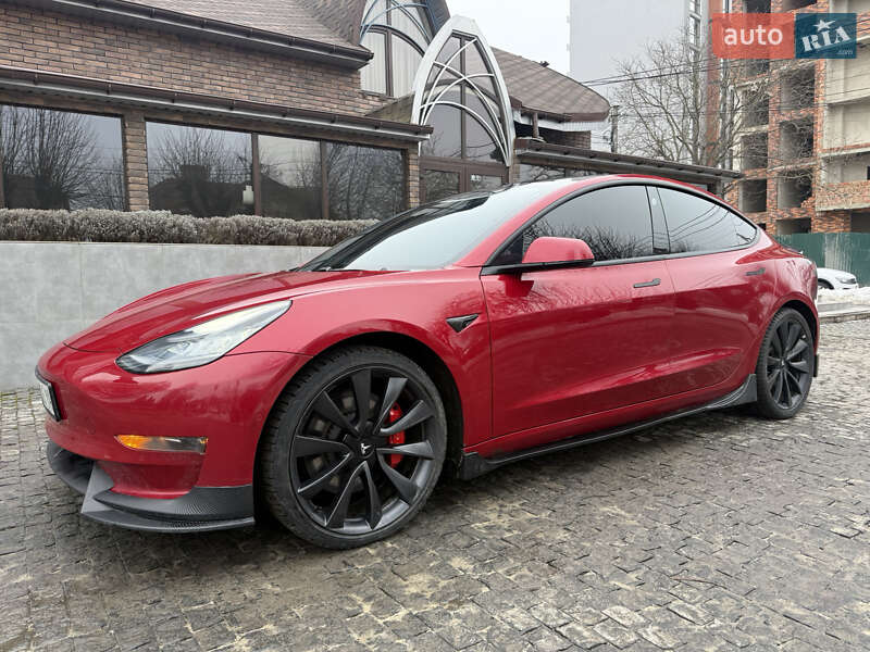 Седан Tesla Model 3 2020 в Чернівцях