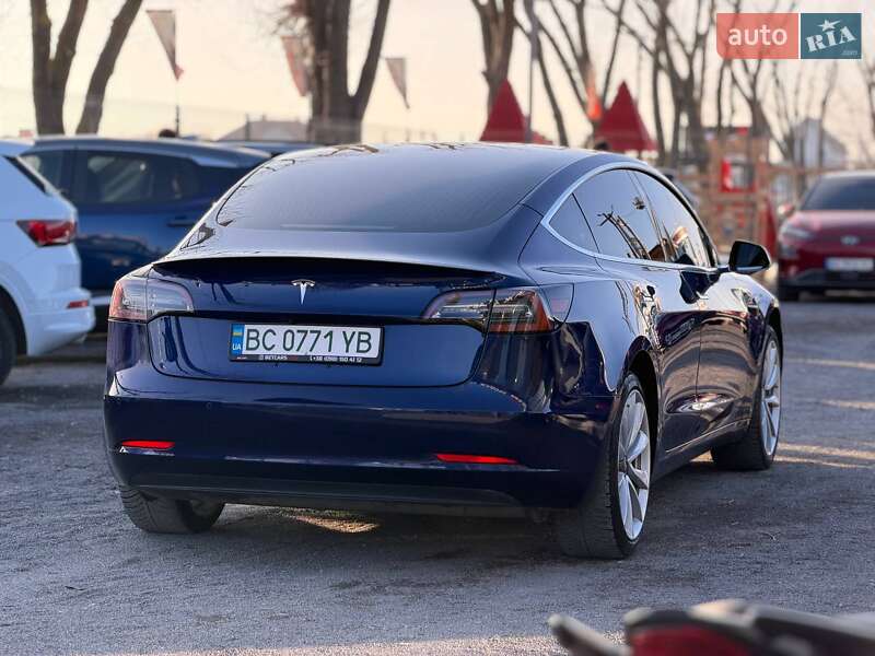 Седан Tesla Model 3 2018 в Львове