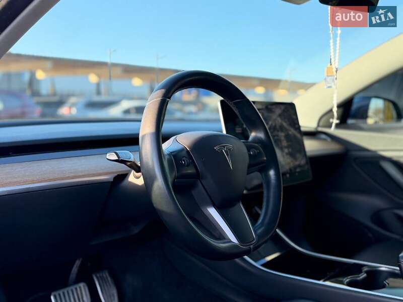 Седан Tesla Model 3 2018 в Львове