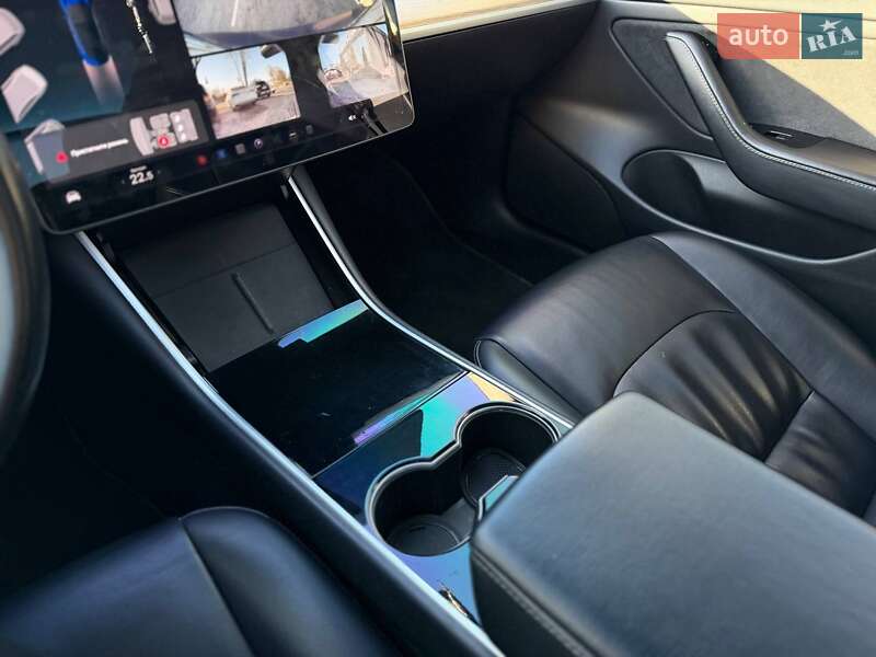 Седан Tesla Model 3 2018 в Львове