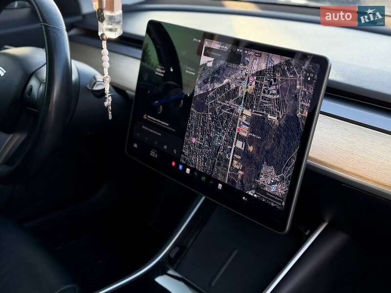 Седан Tesla Model 3 2018 в Львове