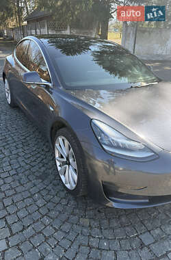 Седан Tesla Model 3 2019 в Сваляве
