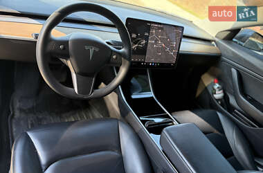 Седан Tesla Model 3 2019 в Сваляве