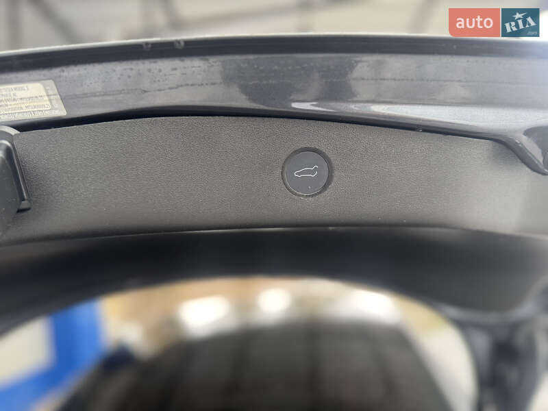 Седан Tesla Model 3 2021 в Кривому Розі