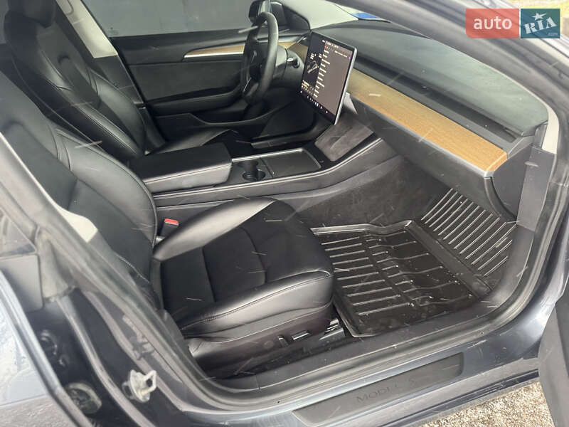 Седан Tesla Model 3 2021 в Кривому Розі