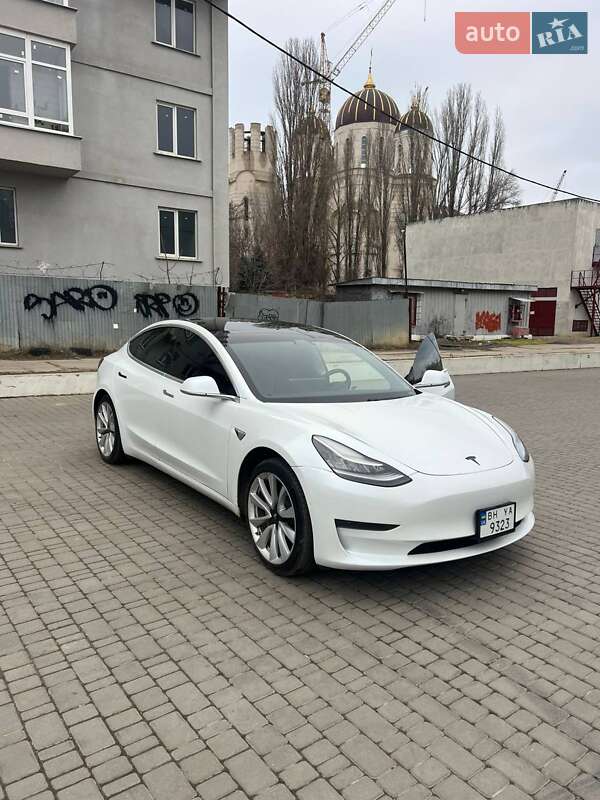 Tesla Model 3 2019
