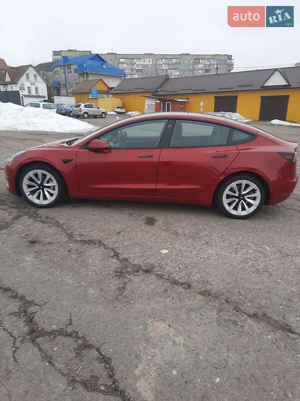 Седан Tesla Model 3 2022 в Ровно