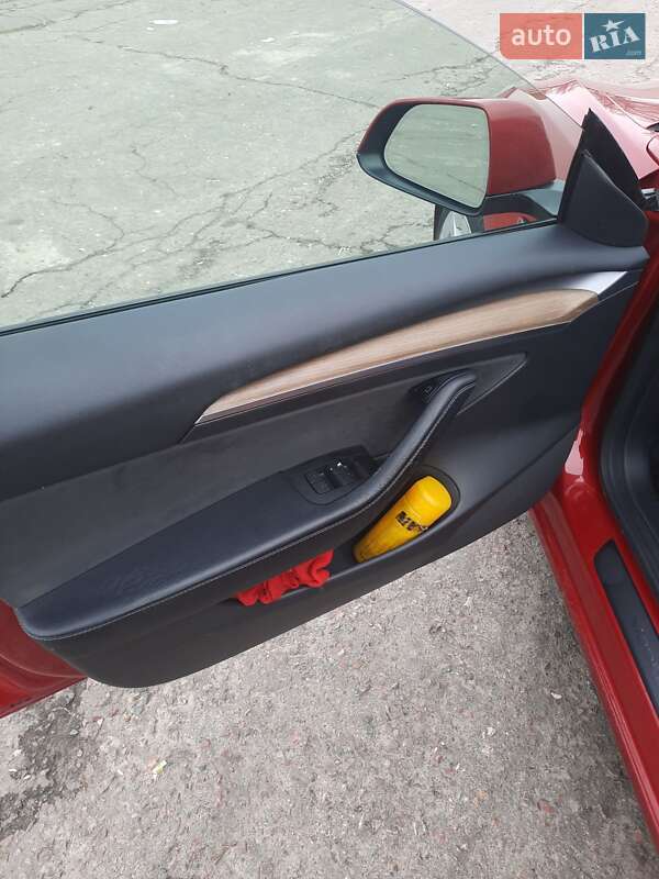 Седан Tesla Model 3 2022 в Ровно