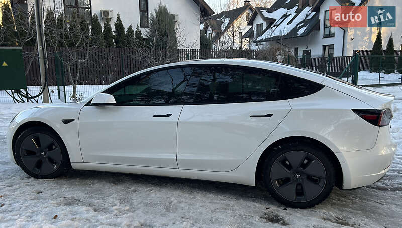 Седан Tesla Model 3 2021 в Києві