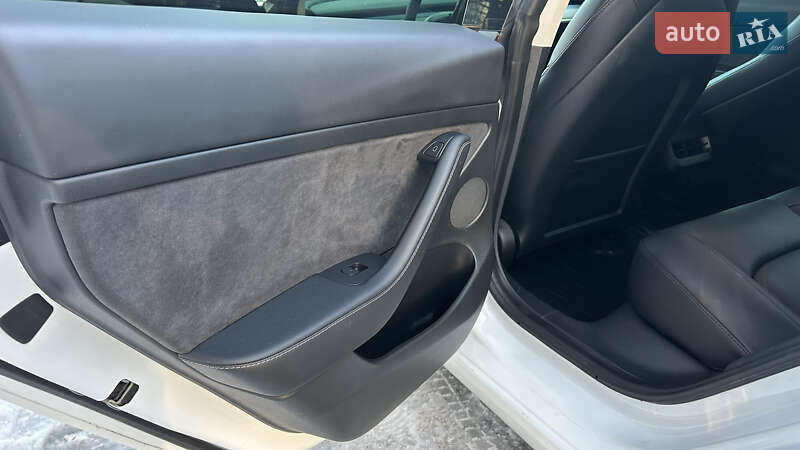 Седан Tesla Model 3 2021 в Києві