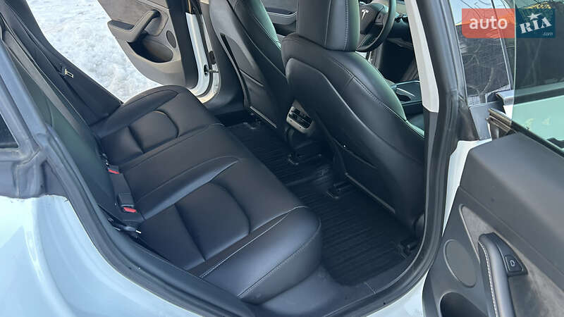 Седан Tesla Model 3 2021 в Києві