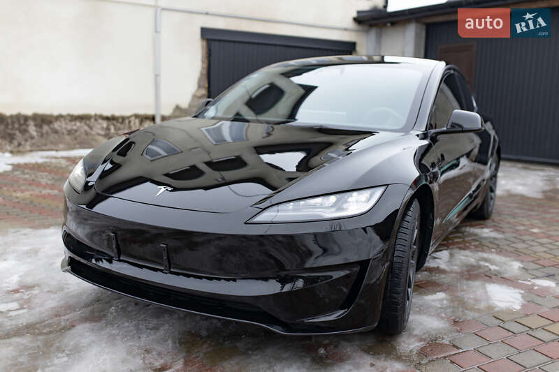 Седан Tesla Model 3 2024 в Самборі