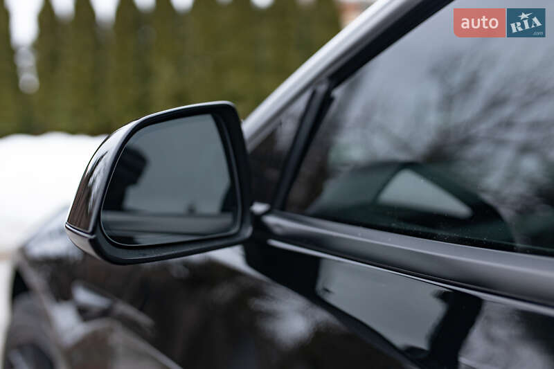 Седан Tesla Model 3 2024 в Самборі