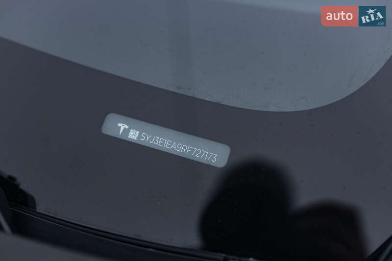 Седан Tesla Model 3 2024 в Самборі