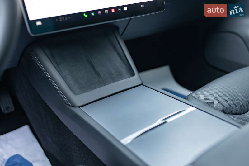 Седан Tesla Model 3 2024 в Самборі