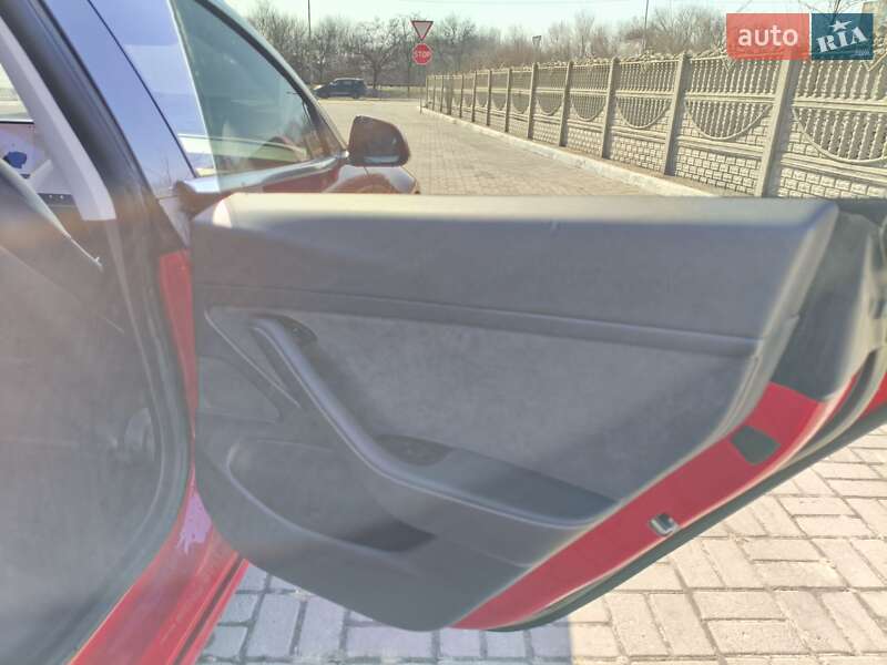 Седан Tesla Model 3 2019 в Запоріжжі