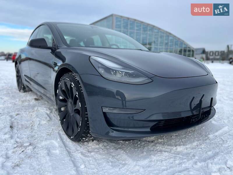 Седан Tesla Model 3 2022 в Києві