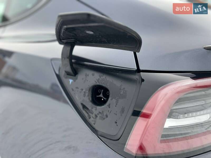 Седан Tesla Model 3 2022 в Києві